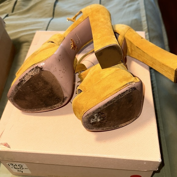 Yellow Prada suede platform heel - Picture 4 of 4